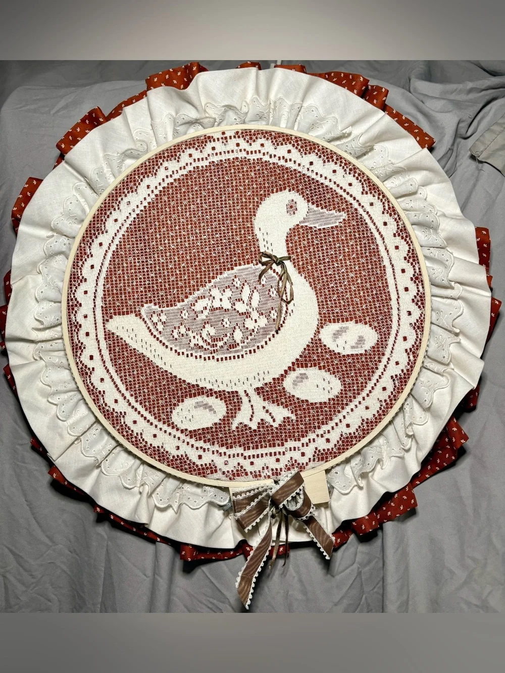 VTG Duck Lace Hoop Wall Hanging in Cream and Rust